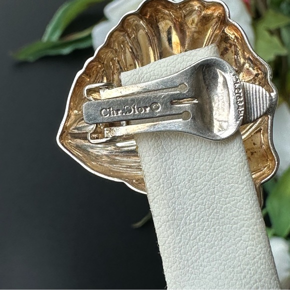 VTG Chr. DIOR Silver Tone Oversized Shell Clip Earrings - Picture 4 of 9